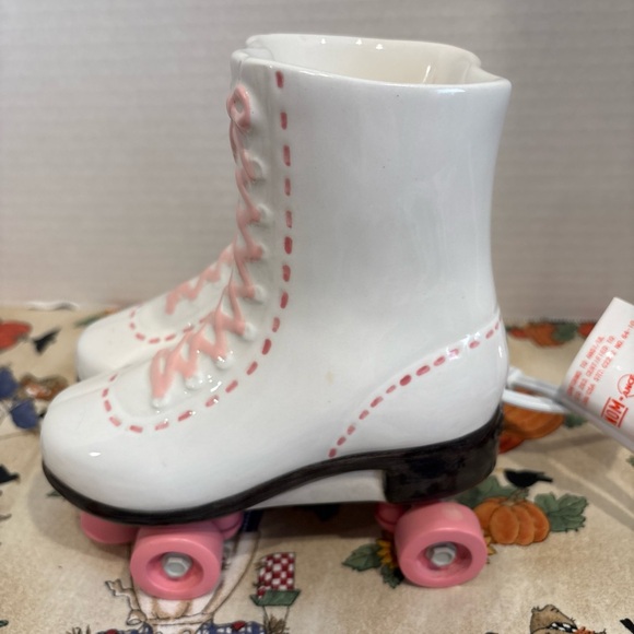 Scentsy Roller Skates Pink & White Electric Warmer 2016 RETIRED - Picture 3 of 6